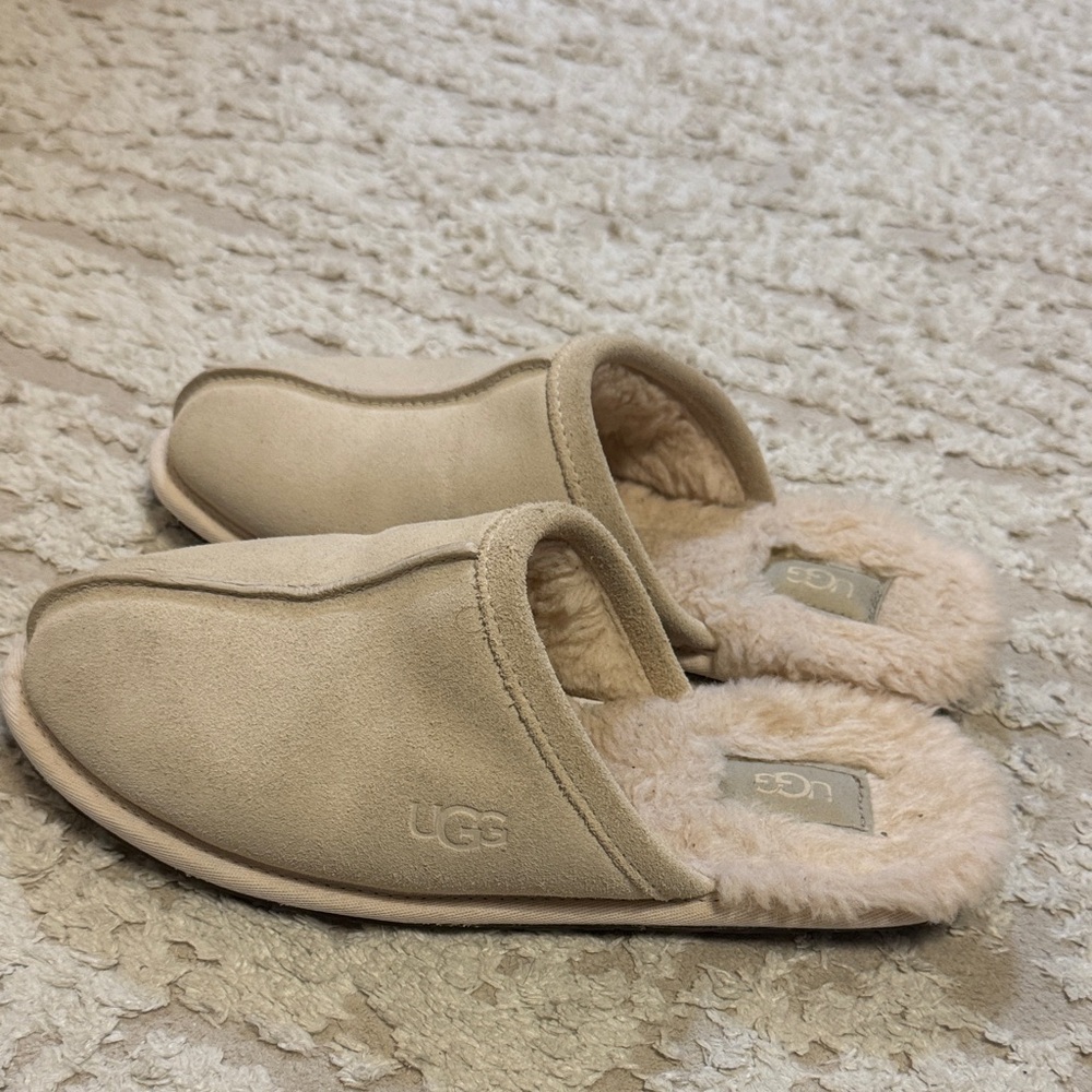 UGG Women's Cream Cozy Slippers